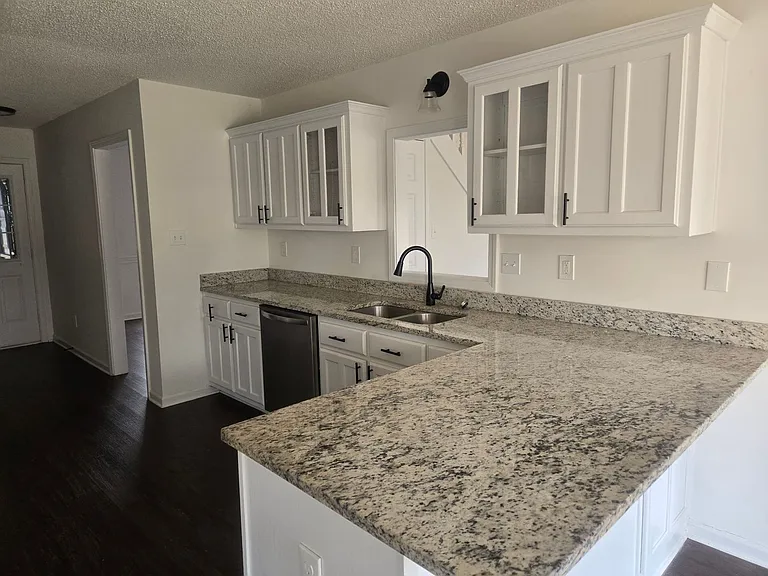 6228 Ewing Blvd — Photo 3