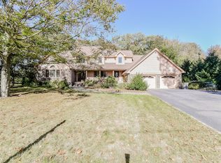 22 Quartz Ln, Trumbull, CT 06611