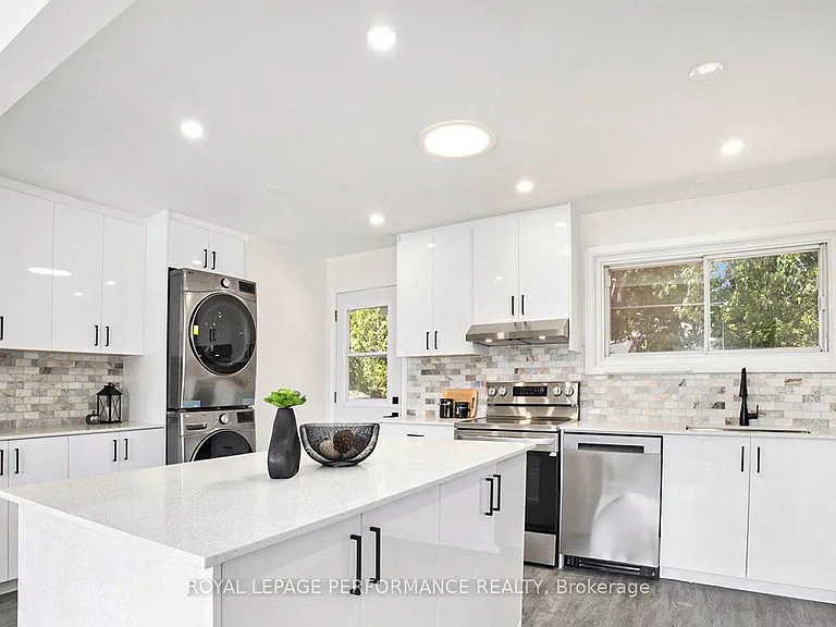 33 Majestic Dr — Photo 8
