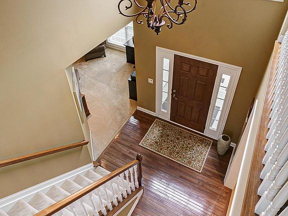 3rd image of 8422 Greenside Dr