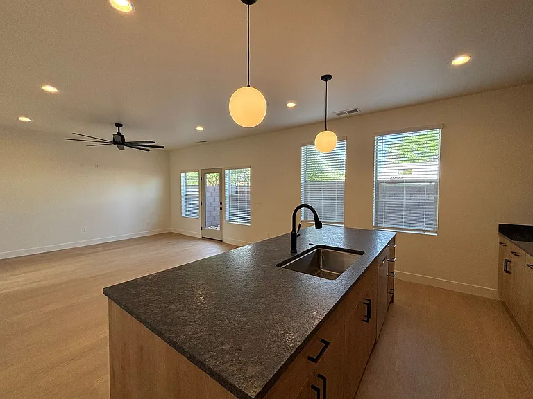 73 N 520 W #10 — Photo 11