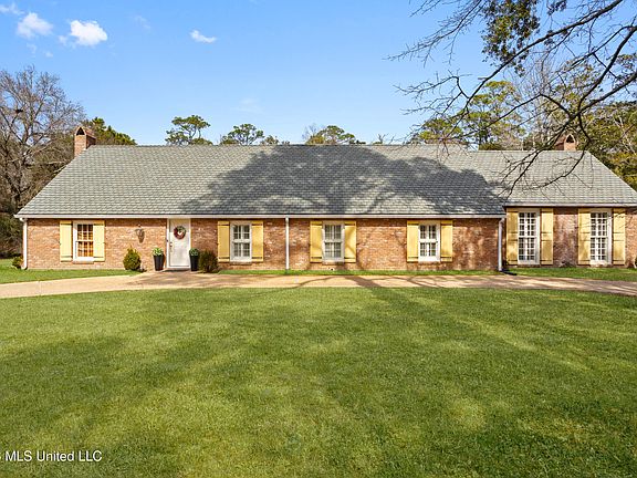 2nd image of 50 Poplar Cir