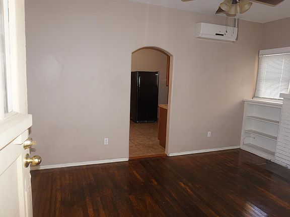 3rd image of 409 N Tyndall Ave