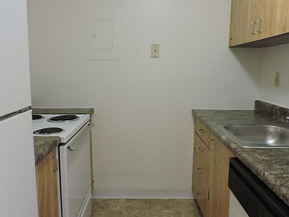 3rd image of 1929 Senate St APT A