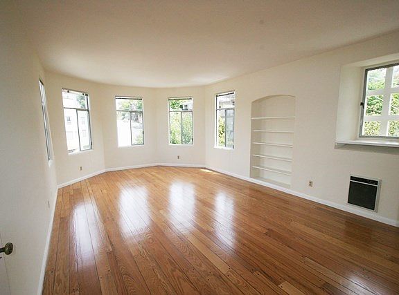 2nd image of 2551 Ivy Dr APT 401