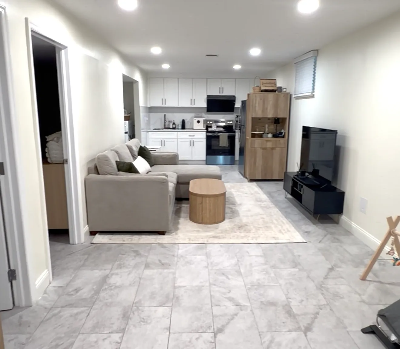 2 bed, 1300 sqft, $2,400 — Photo 1