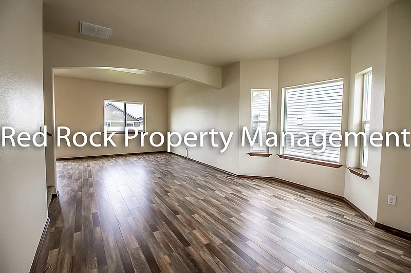 3 bed, 2.5 bath, 1650 sqft, $2,500 — Photo 3