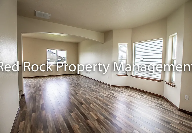 7527 N Carrington Ln — Photo 3