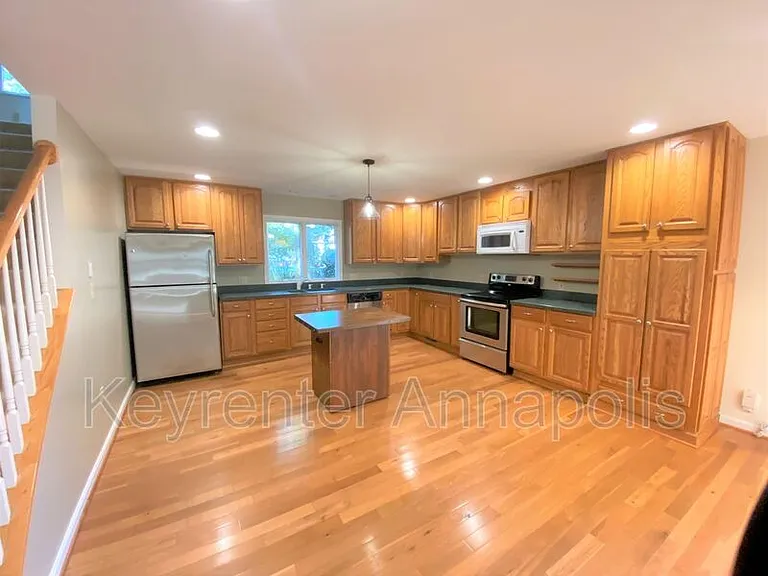 1161 Green Holly Dr — Photo 7