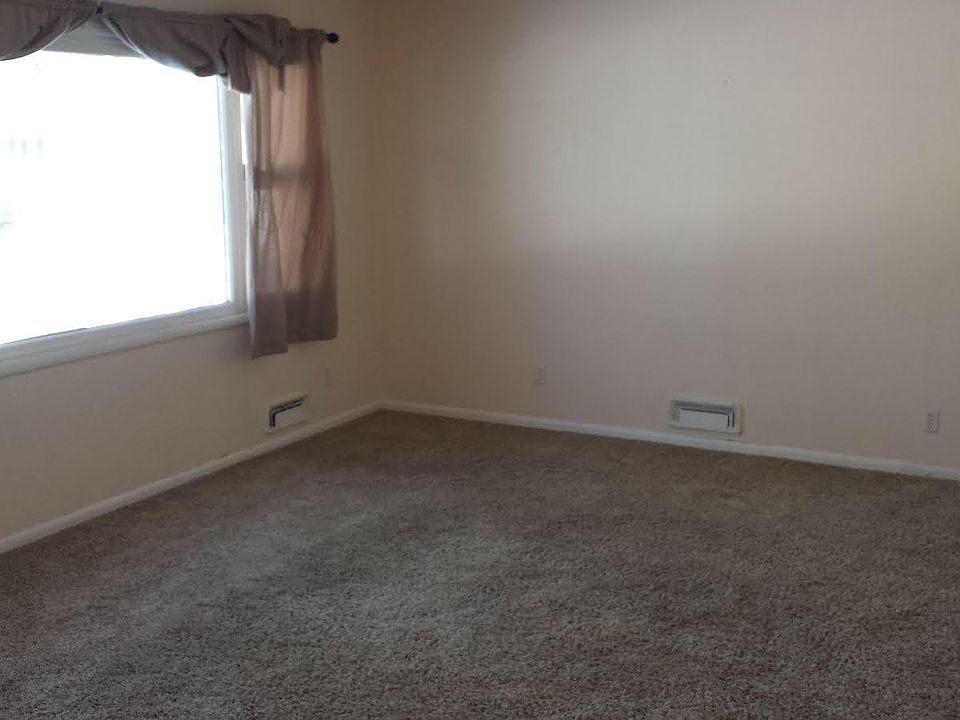 2nd image of 2204 Beloit Dr