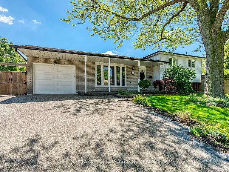 5 Country Club Dr — Photo 2