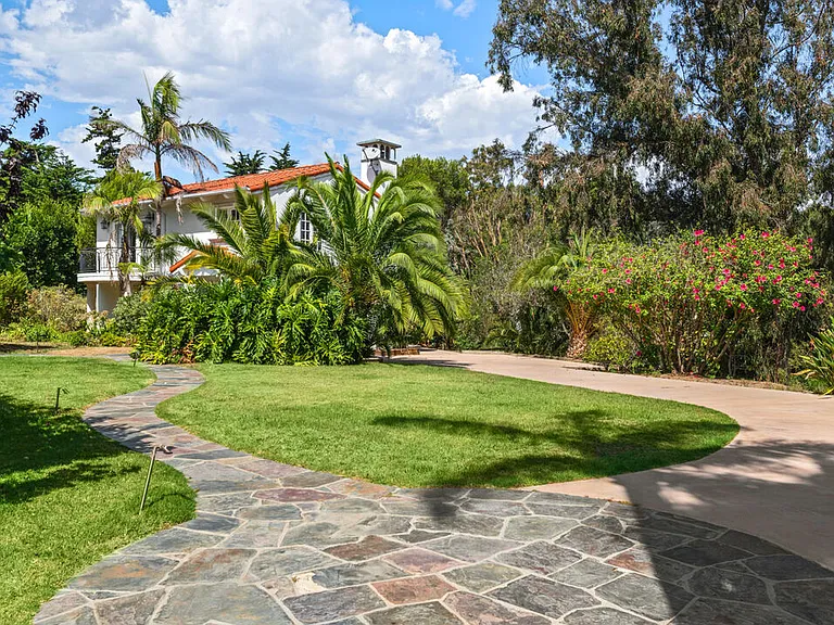 28899 Cliffside Dr — Photo 44