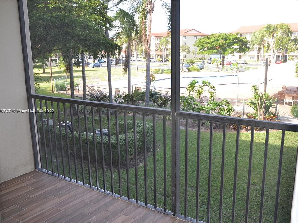 Screened balcony with view of the pool