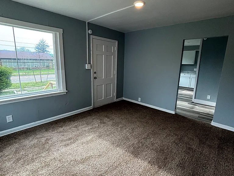 1311 Superior Ave — Photo 2