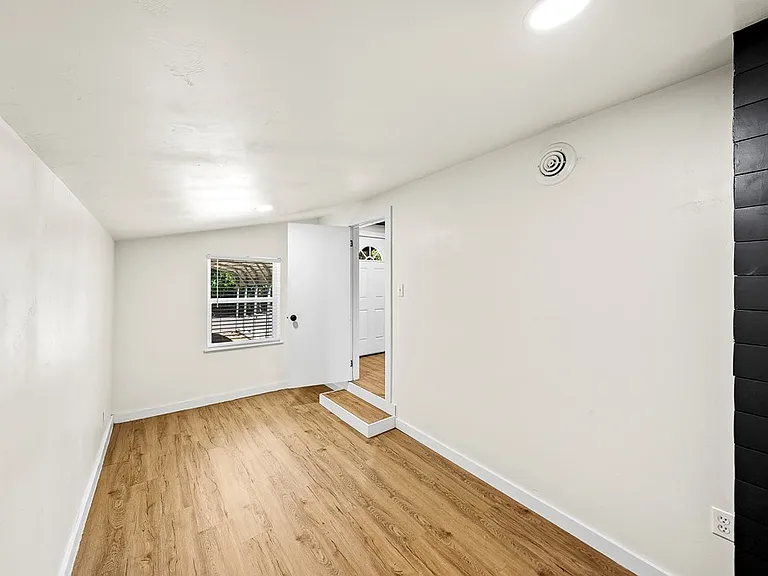 612 Tanglewood Ln — Photo 23