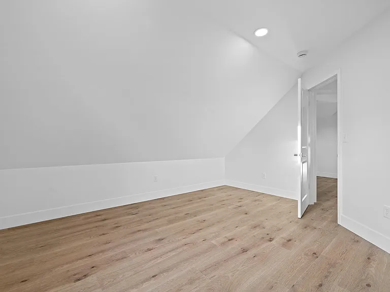 4401 8th Ave — Photo 22