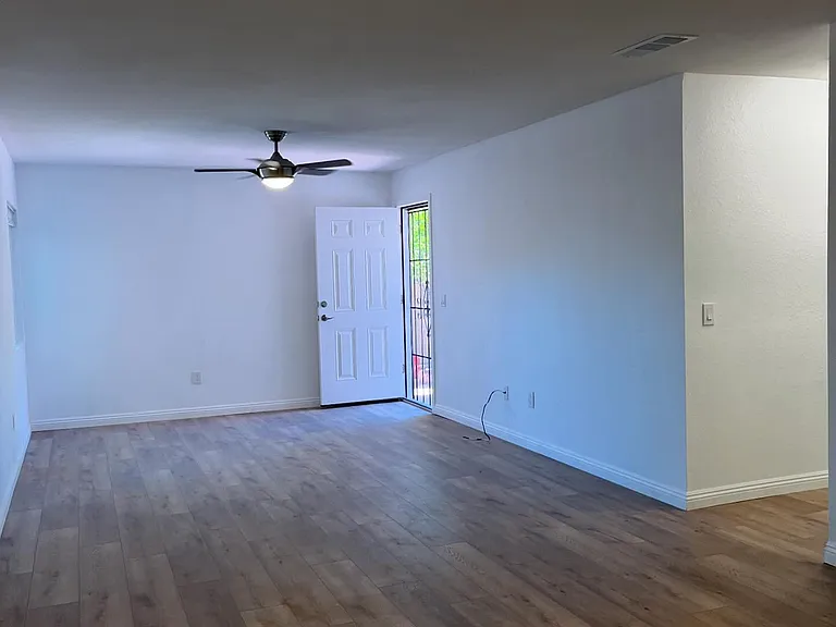 4433 Logan Ave — Photo 4