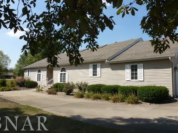 5293 Hickory Manor Ln, Clinton, IL 61727