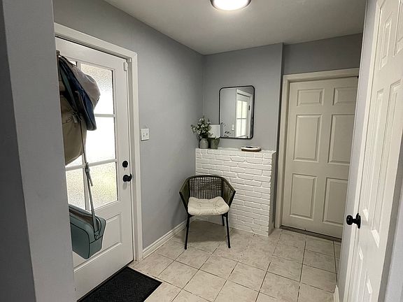 3rd image of 6909 Marilyn Ln