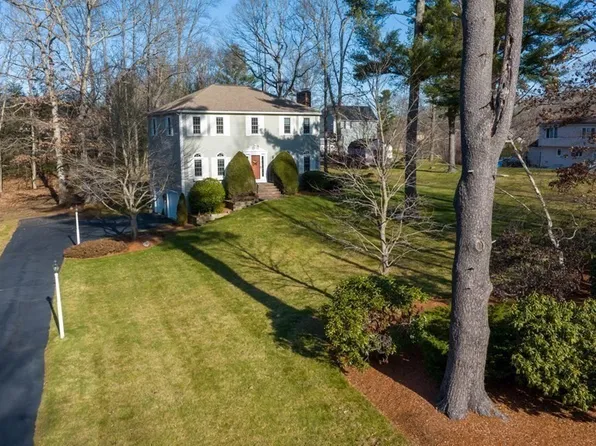 4 Camelot Cir, Dudley, MA 01571