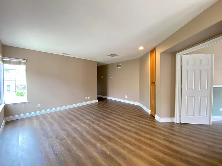 1758 Vista Del Norte — Photo 12