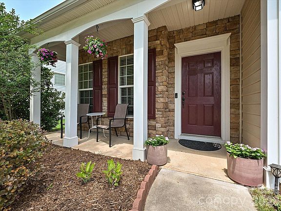 3rd image of 2505 Mullis Ln