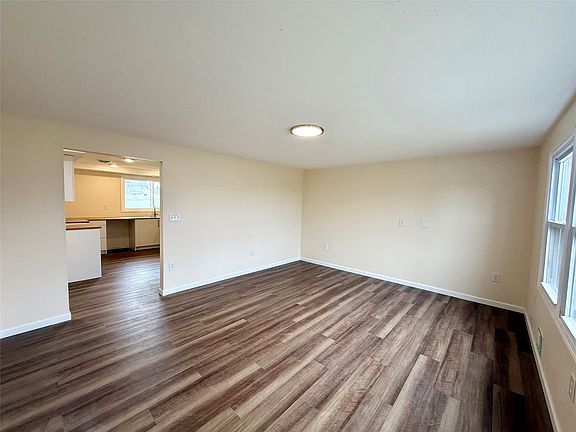 4th image of 213 Wilson Ave