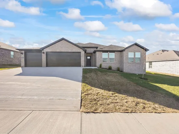 1041 Pebble Dr, Prairie Grove, AR 72753