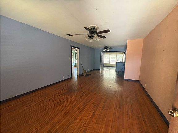 2nd image of 1009 Vaky St