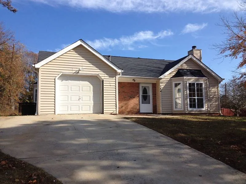 784 Ashley Ln photo 1