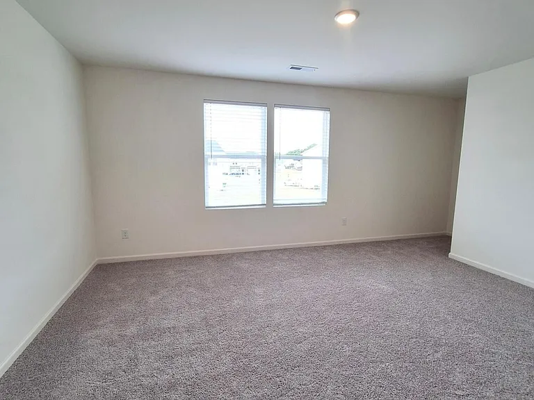 2425 Brookville Dr #B — Photo 8