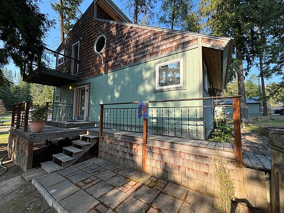 Front of home, there are stairs