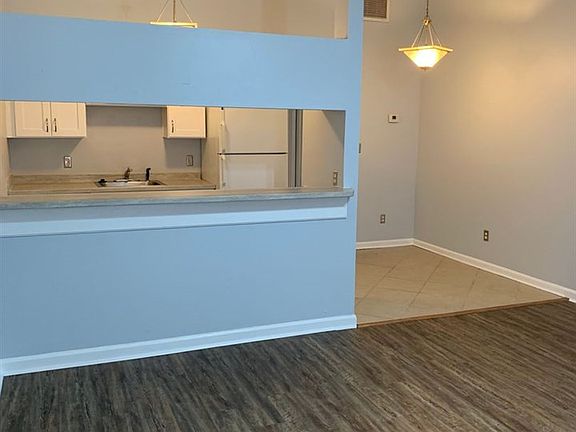 2nd image of 2113 Sandpiper St