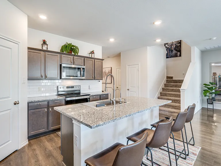 808 Fueller Dr — Photo 8
