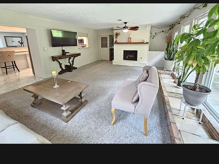 990 Evergreen Ln — Photo 9
