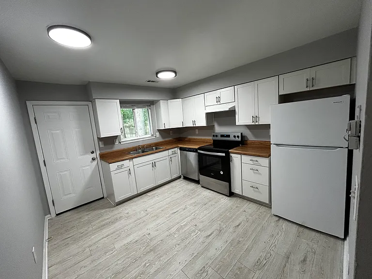 6064 Camellia Dr #B — Photo 2