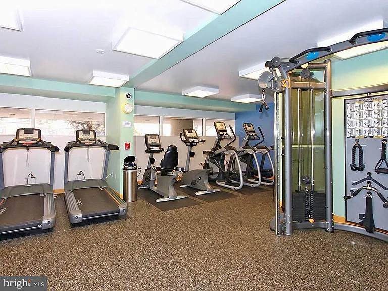 2555 Pennsylvania Ave NW — Photo 9