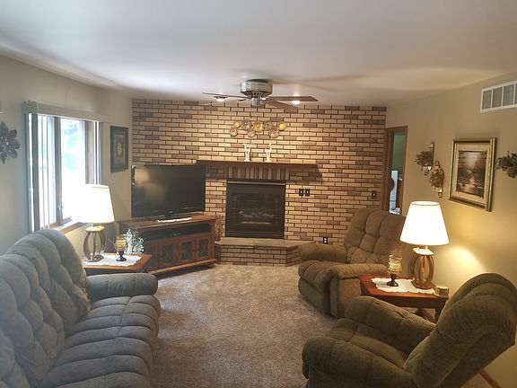 Family room with fireplace 