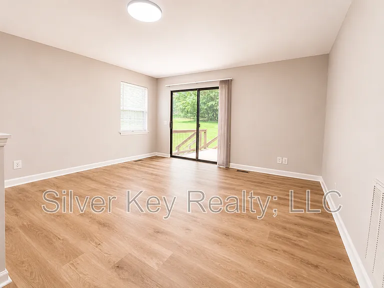 1719 Reed Rd — Photo 11