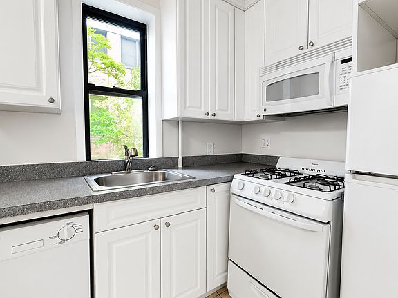 3rd image of 241 E 38th St APT 1D
