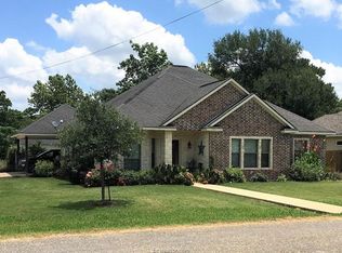 721 N Sharp St, Franklin, TX 77856