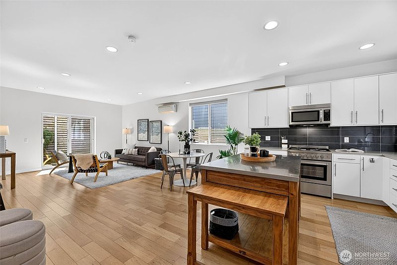 5th image of 4222 Linden Avenue N