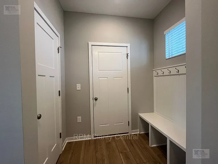 7089 Ashford Way — Photo 3