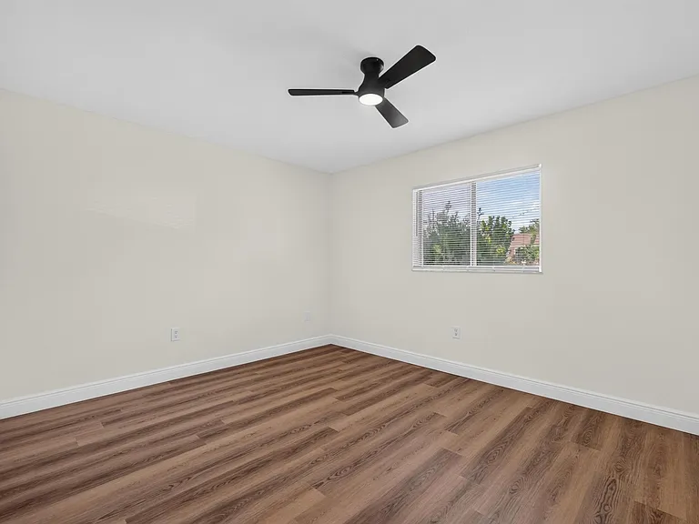 205 14th St W — Photo 16
