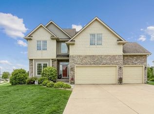 12404 Prairie Dr, Urbandale, IA 50323