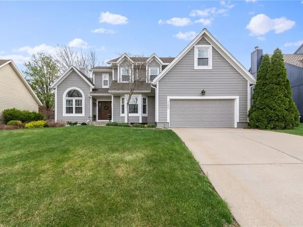 11595 S Sunset Dr, Olathe, KS 66061