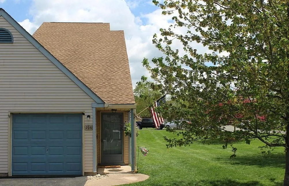 2 bed, 1240 sqft, $2,175 — Photo 1