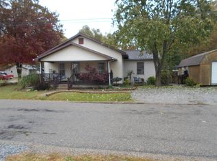 703 Austin Ave, Flora, IL 62839