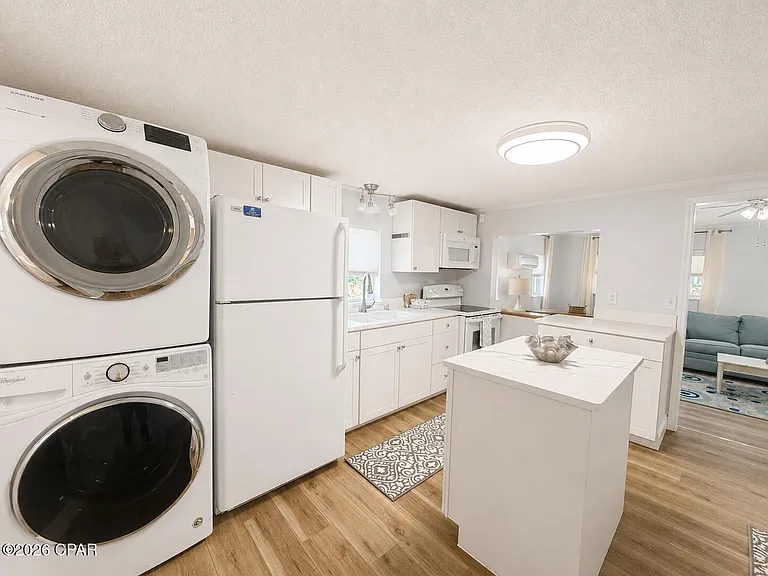 208 El Prado Pl — Photo 8