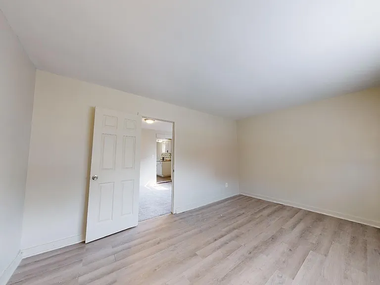 6904 Lorain Ave — Photo 10